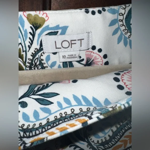 Loft Paisley shorts, size 10 - Picture 2 of 3